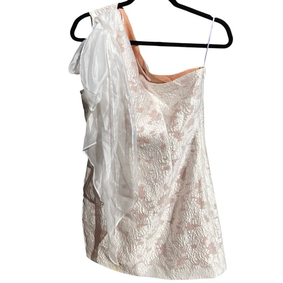 新品ELLIATT APRIL ホワイトワンショルダーミニワンピドレスms33 Elliatt April White One-Shoulder Mini Dress